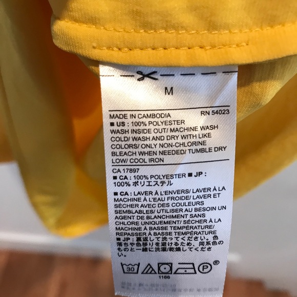 Banana Republic Blouse in Medium - Picture 7 of 7